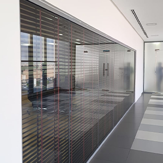 FOLDING DOORS AND CURTAIN WALL FRAME WITH GLASS